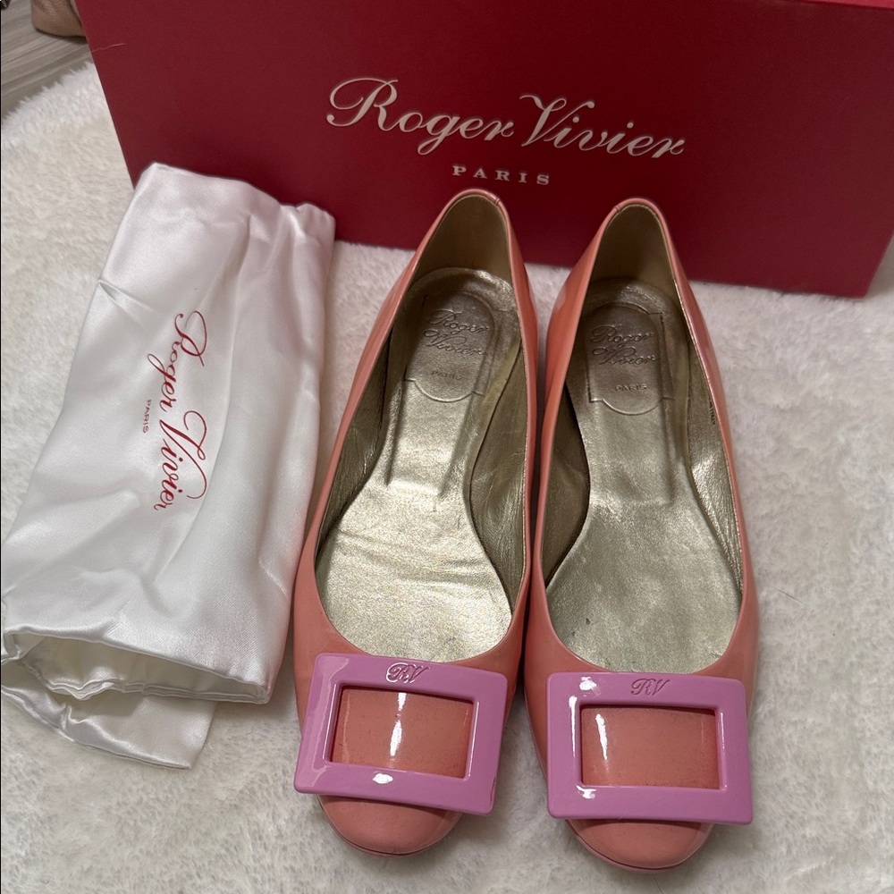 Roger Vivier pink Flats